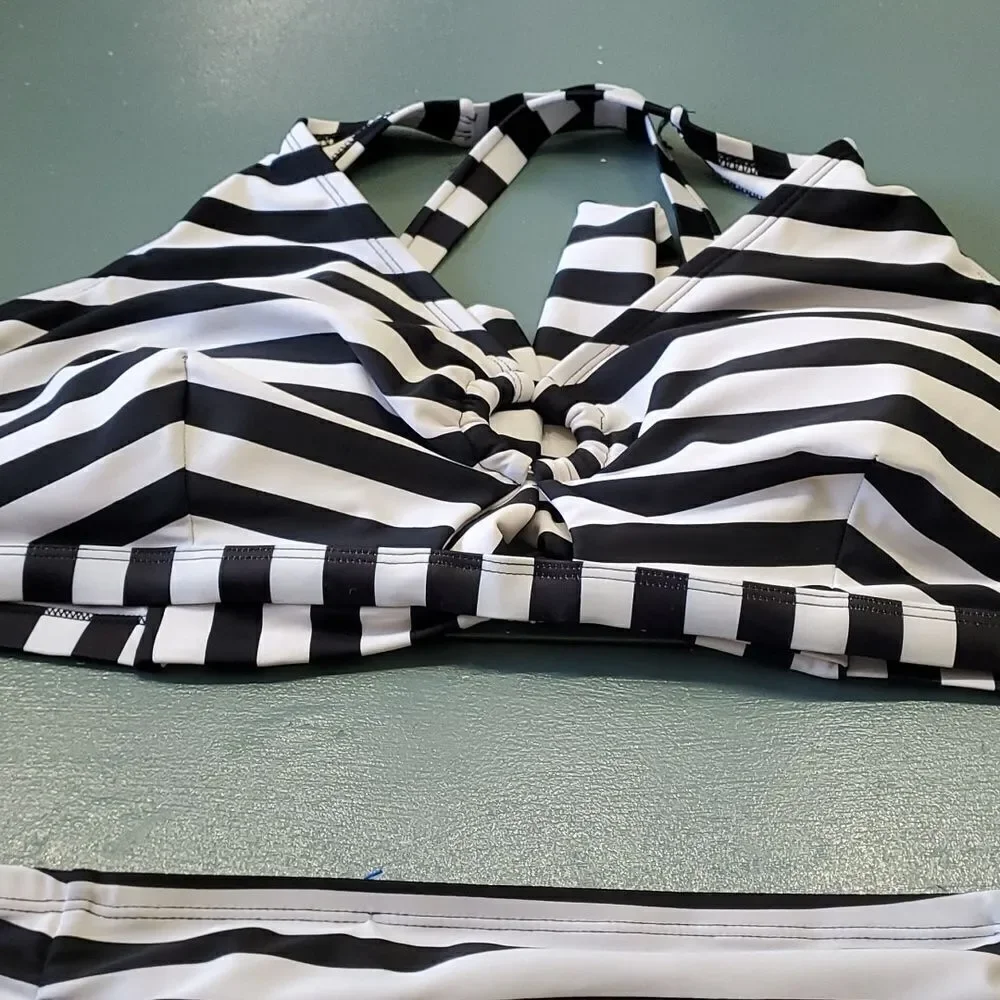 ISLAND RAYS 3X BLACK AND WHITE STRIPED TWO‎ PEICE BATHING SUIT..cruise